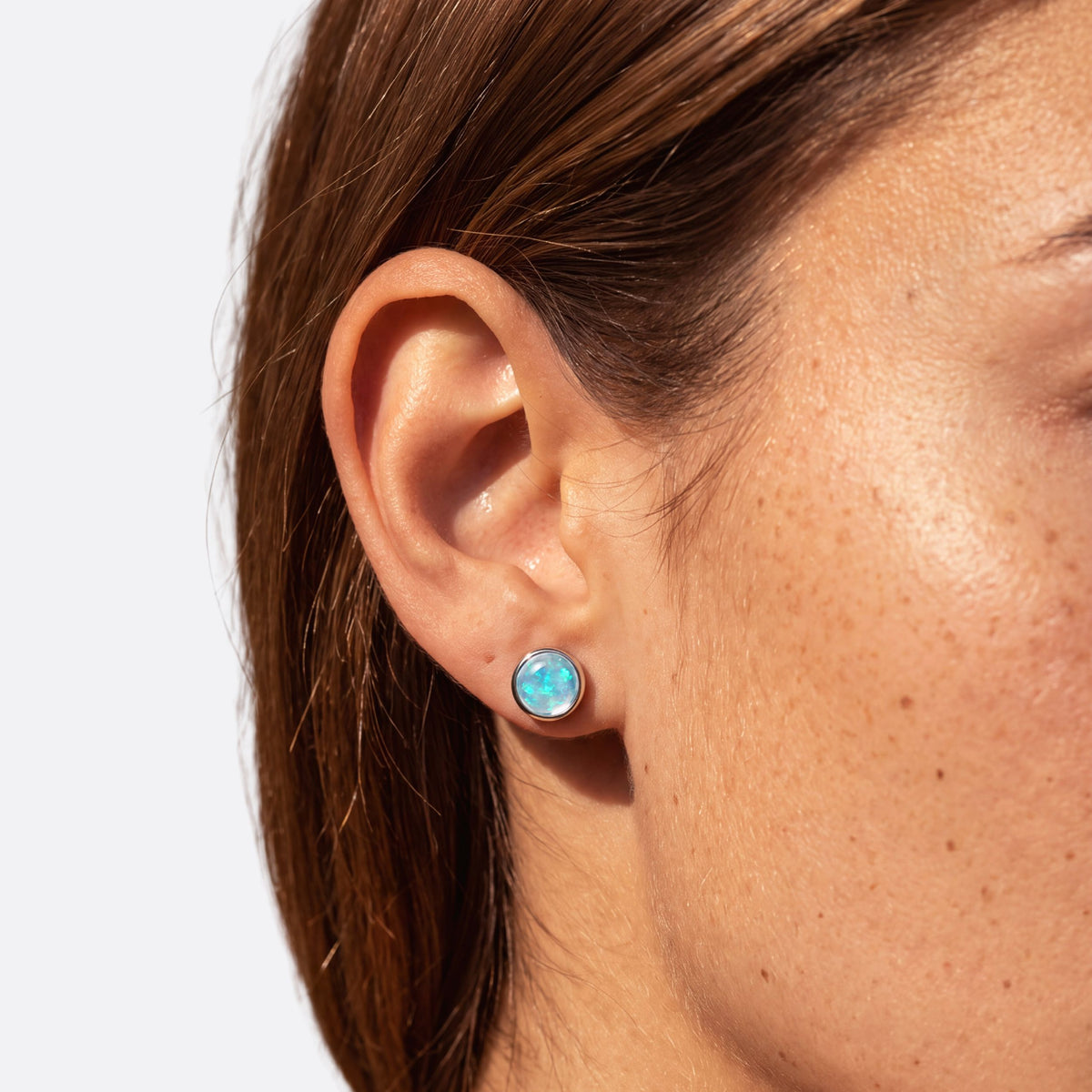 True Flame Round Earrings Crystal Opal Argento
