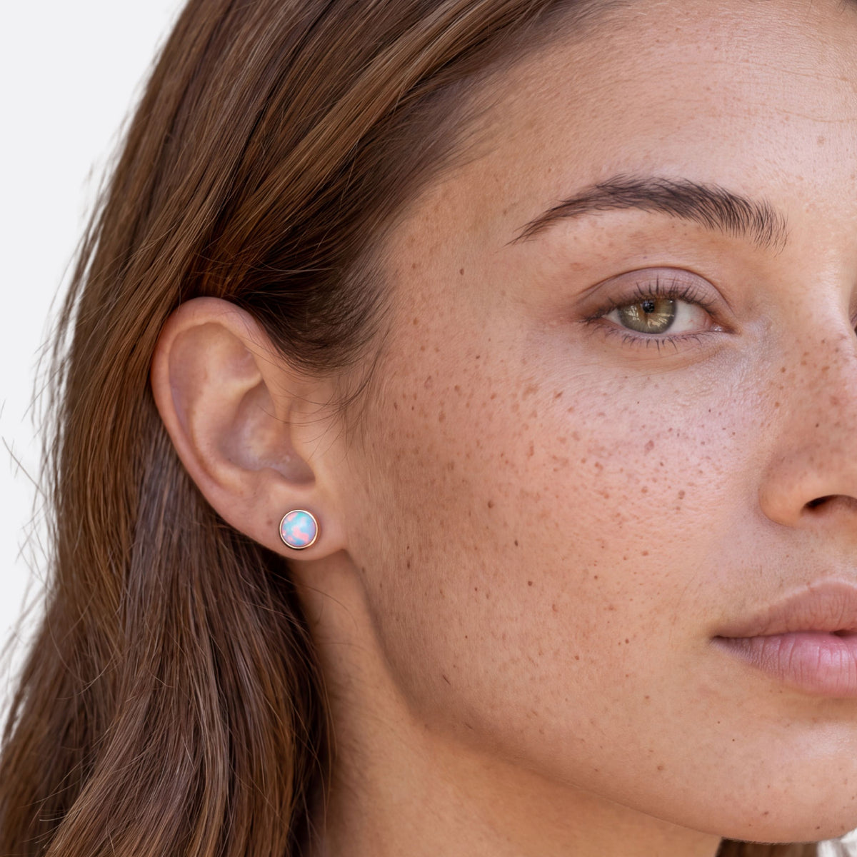 True Flame Round Earrings White Opal Oro rosa