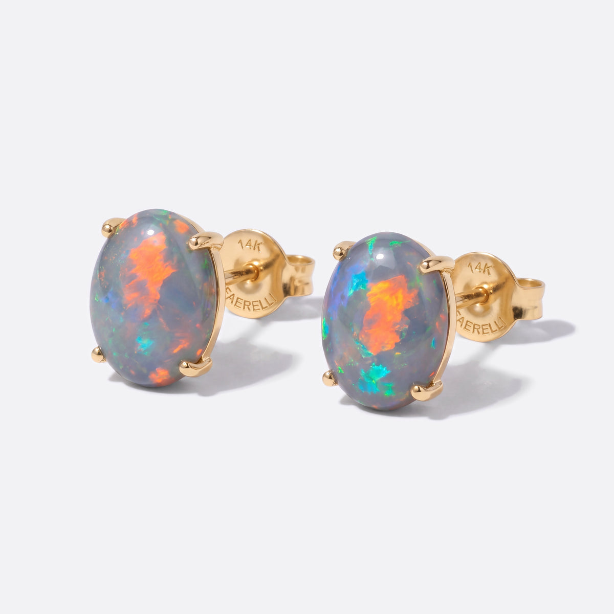 Opal-Ohrstecker 14K Gold, Semi-Black-Opal aus Lightning Ridge, schräg