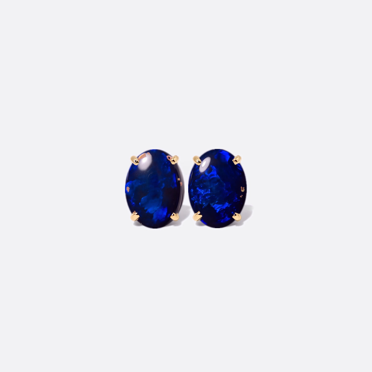 Opal-Ohrstecker 14K Gold, schwarzer Opal, vorne