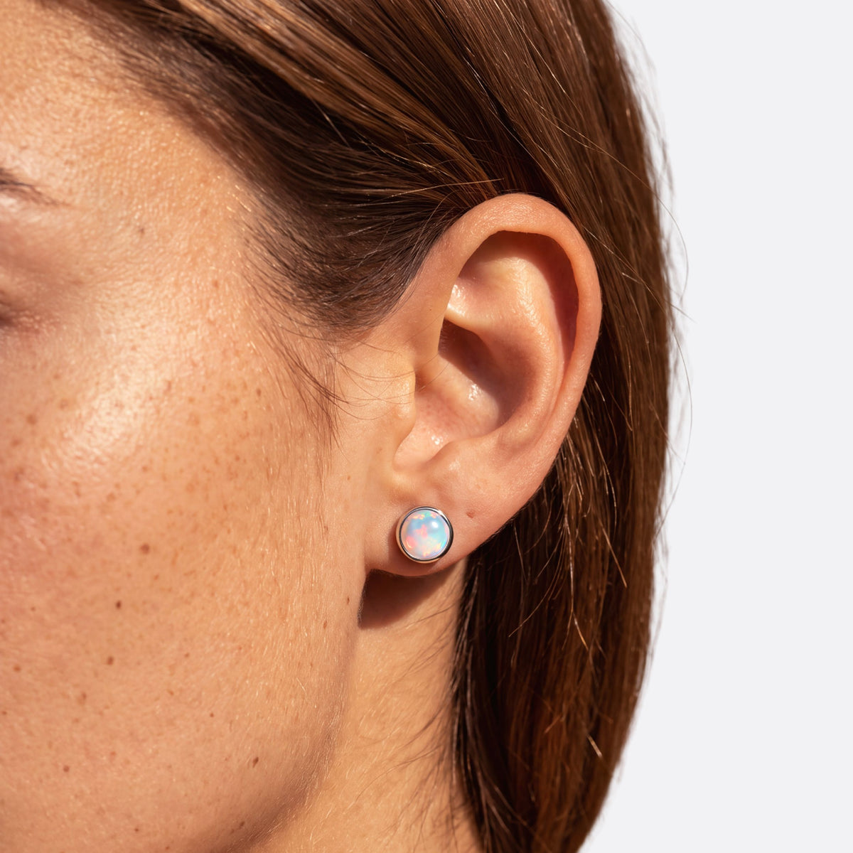 True Flame Round Earrings White Opal Argento